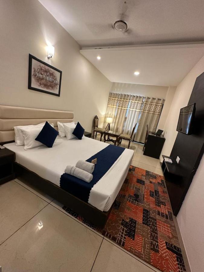 ホテル Jb Residency Zirakpur !! Top Rated & Most Awarded Property In Zirakpur エクステリア 写真
