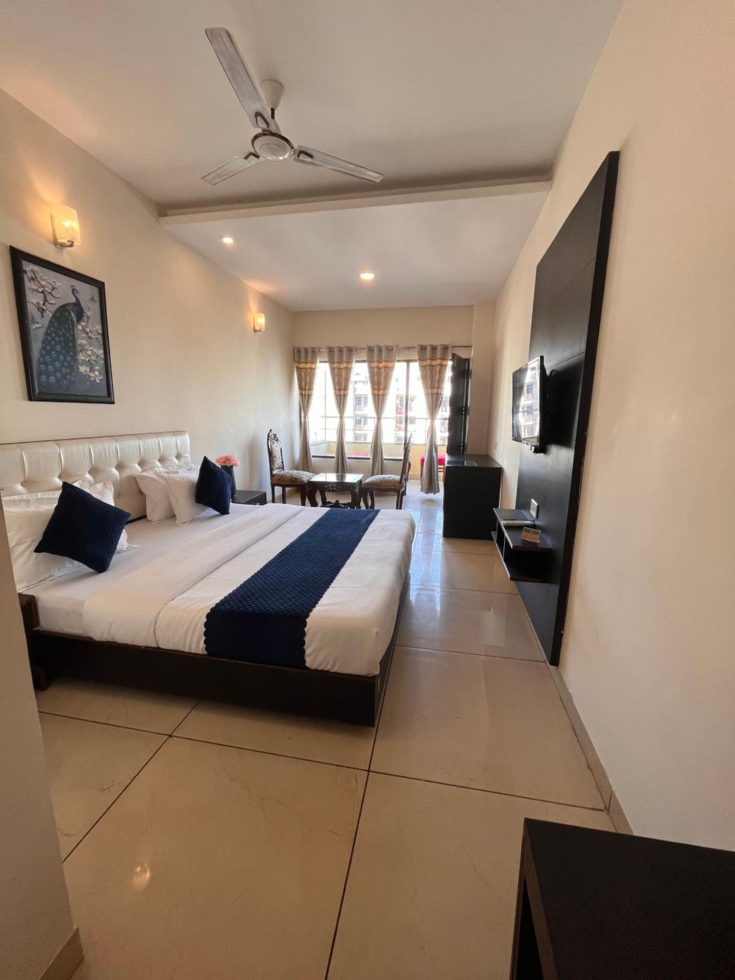 ホテル Jb Residency Zirakpur !! Top Rated & Most Awarded Property In Zirakpur エクステリア 写真