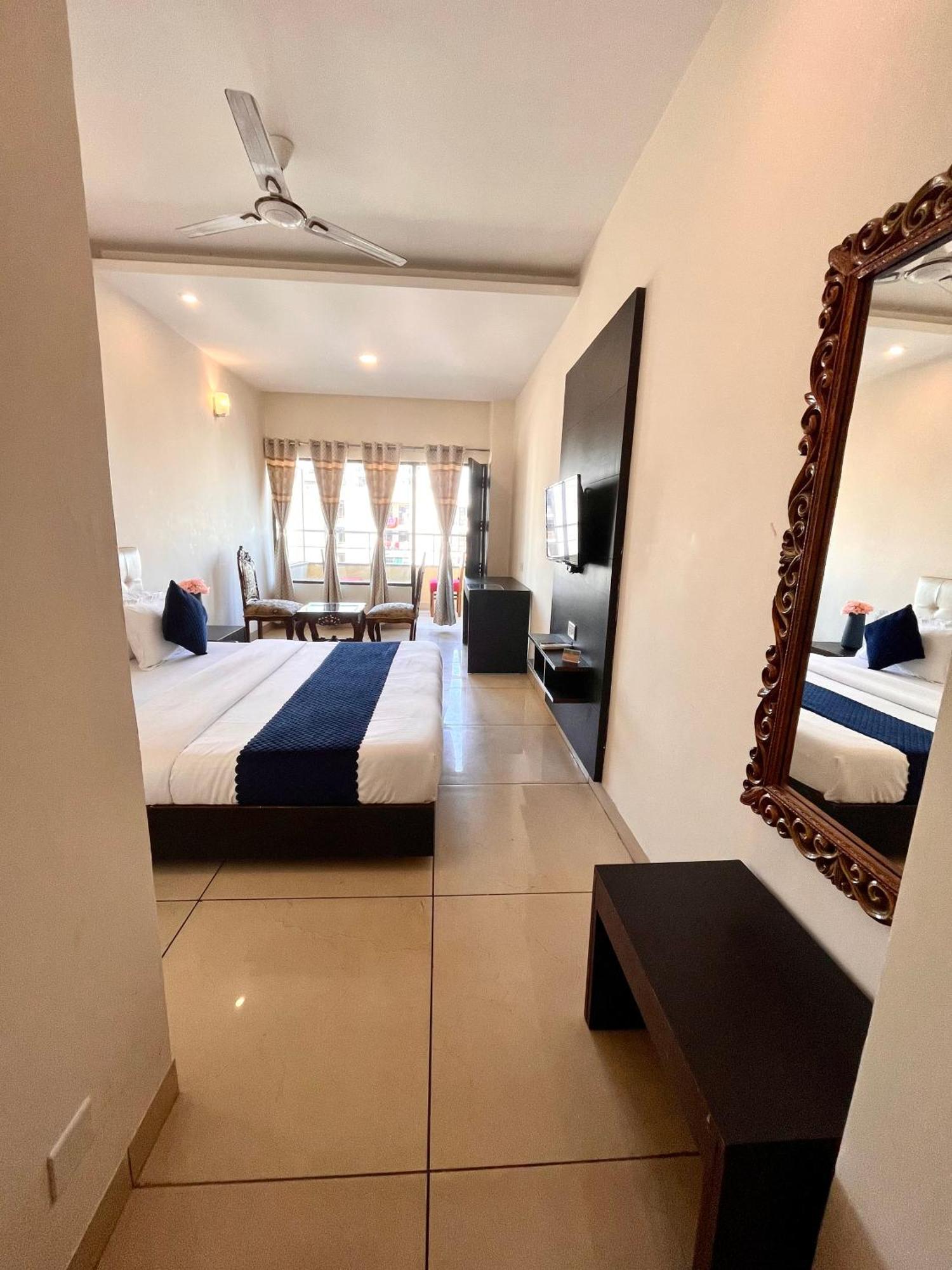 ホテル Jb Residency Zirakpur !! Top Rated & Most Awarded Property In Zirakpur エクステリア 写真