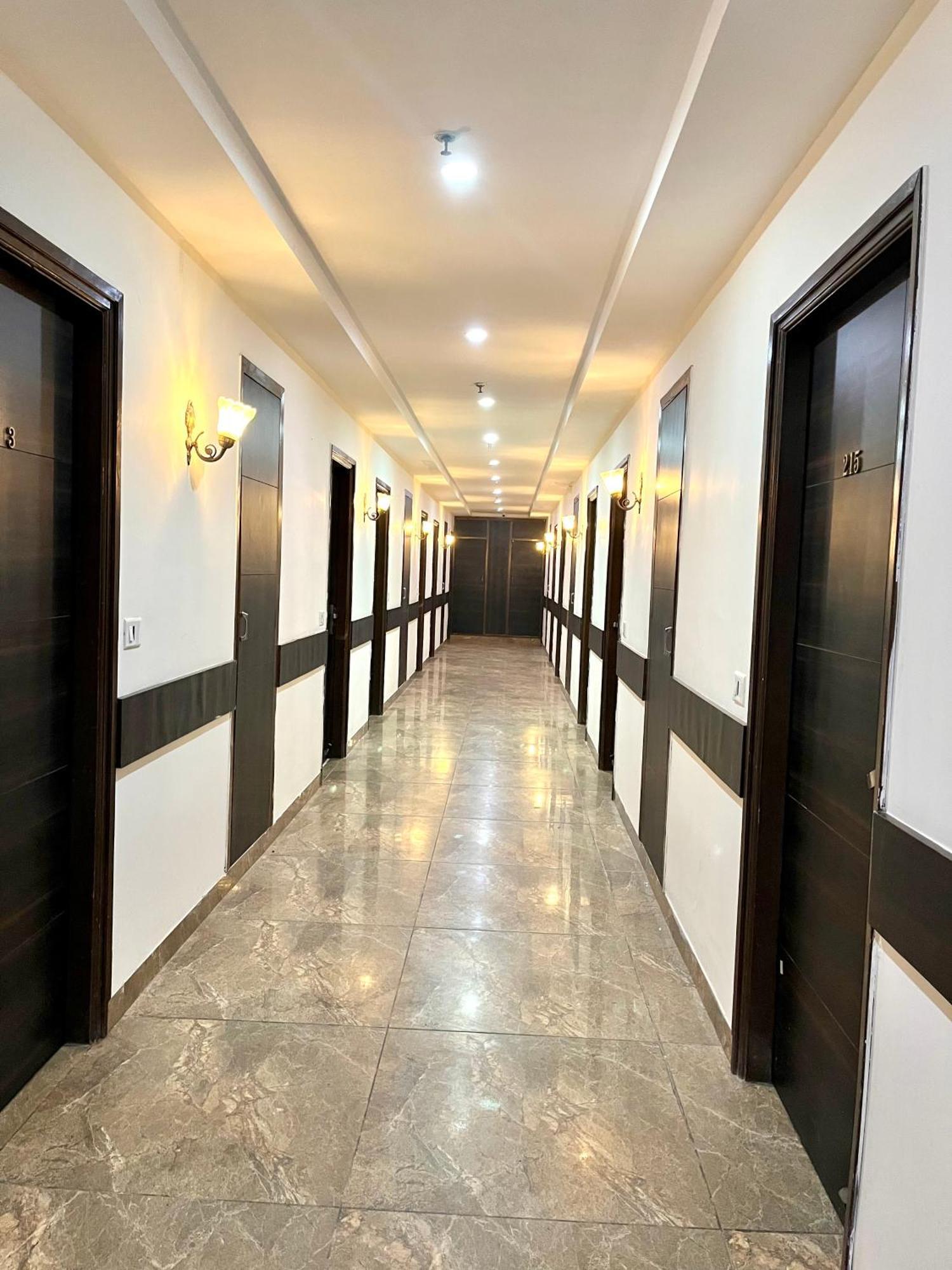 ホテル Jb Residency Zirakpur !! Top Rated & Most Awarded Property In Zirakpur エクステリア 写真
