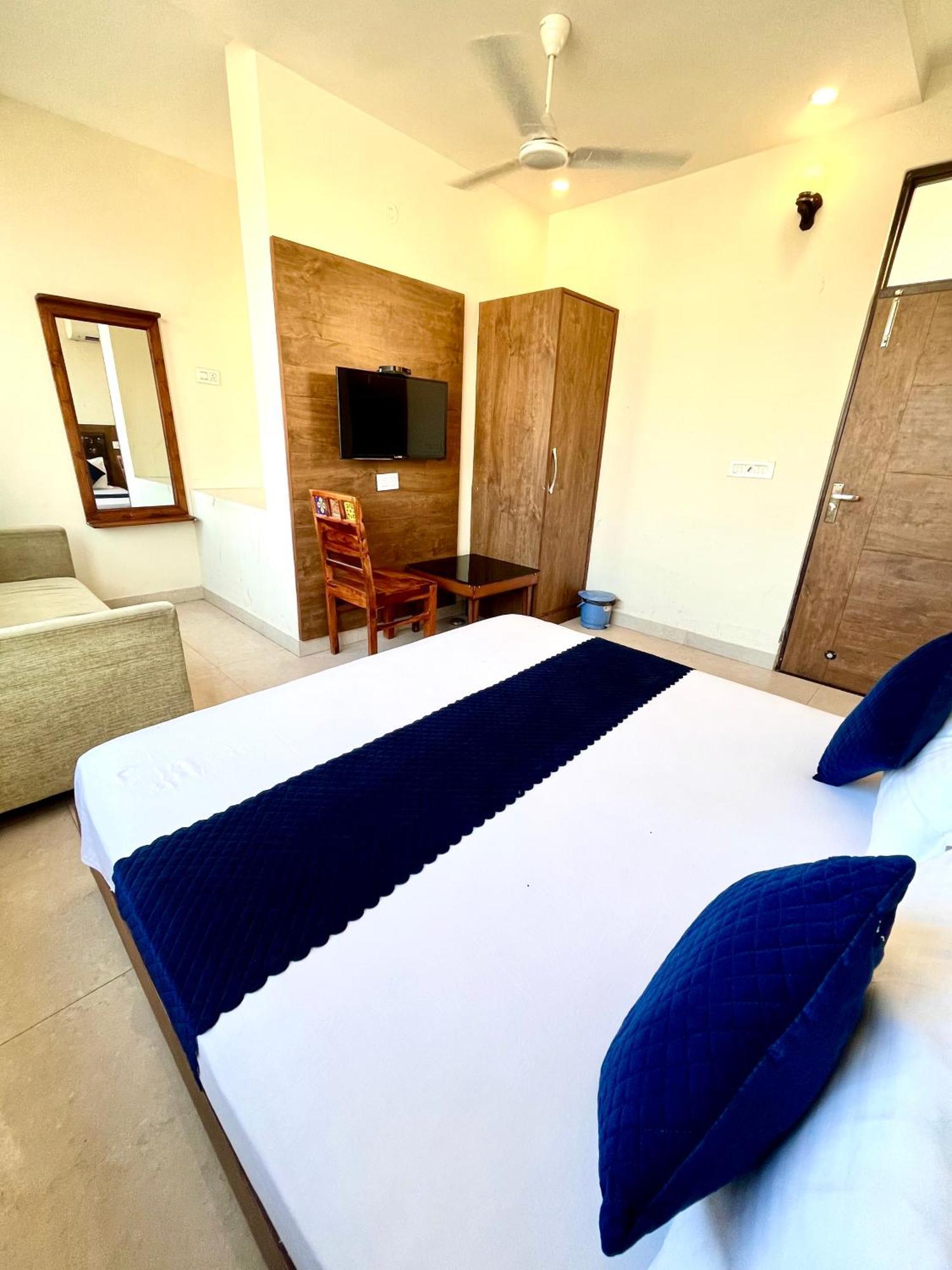 ホテル Jb Residency Zirakpur !! Top Rated & Most Awarded Property In Zirakpur エクステリア 写真