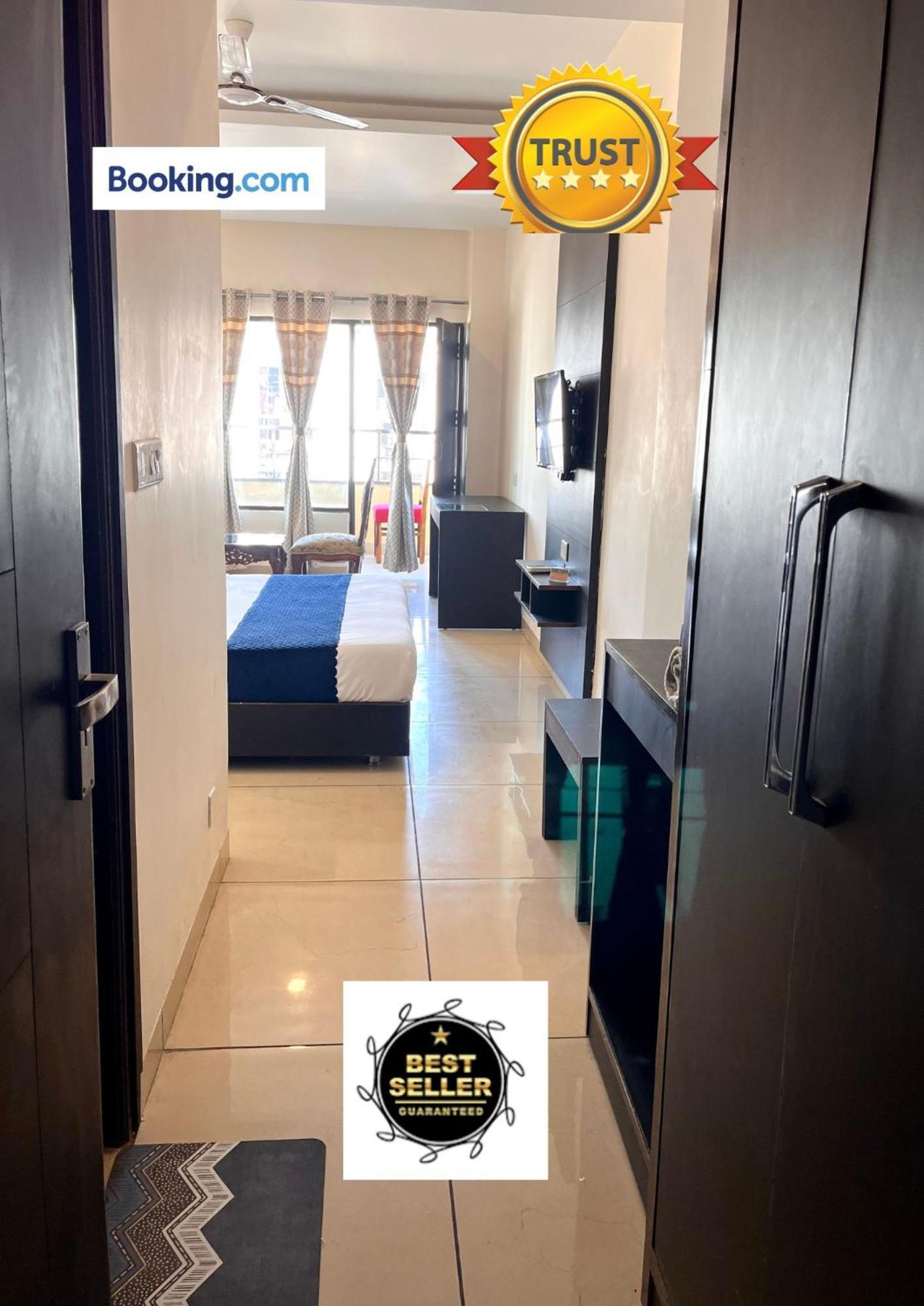 ホテル Jb Residency Zirakpur !! Top Rated & Most Awarded Property In Zirakpur エクステリア 写真